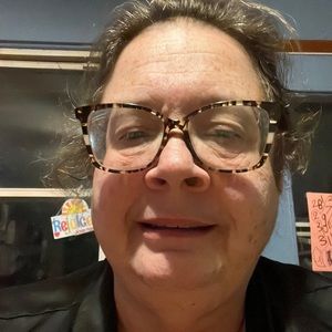 Meet your Posher, Linda